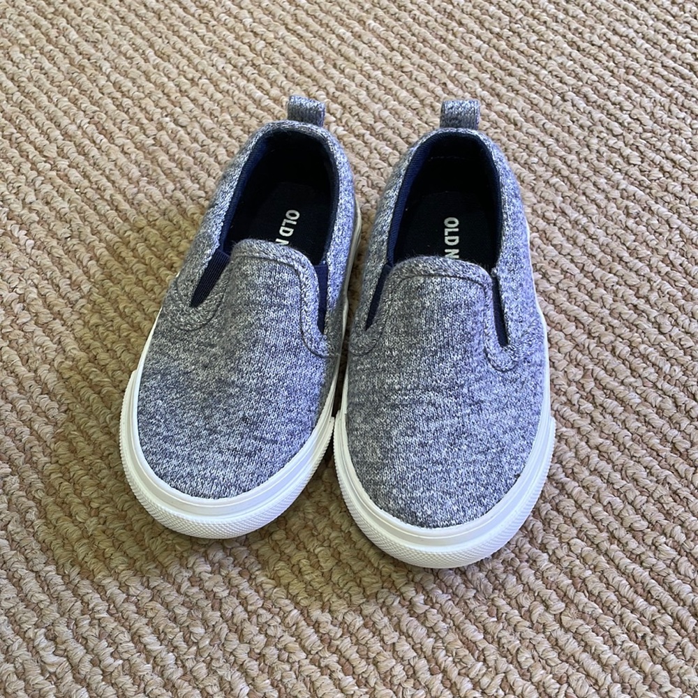 Old navy toddler size 5 sneakers